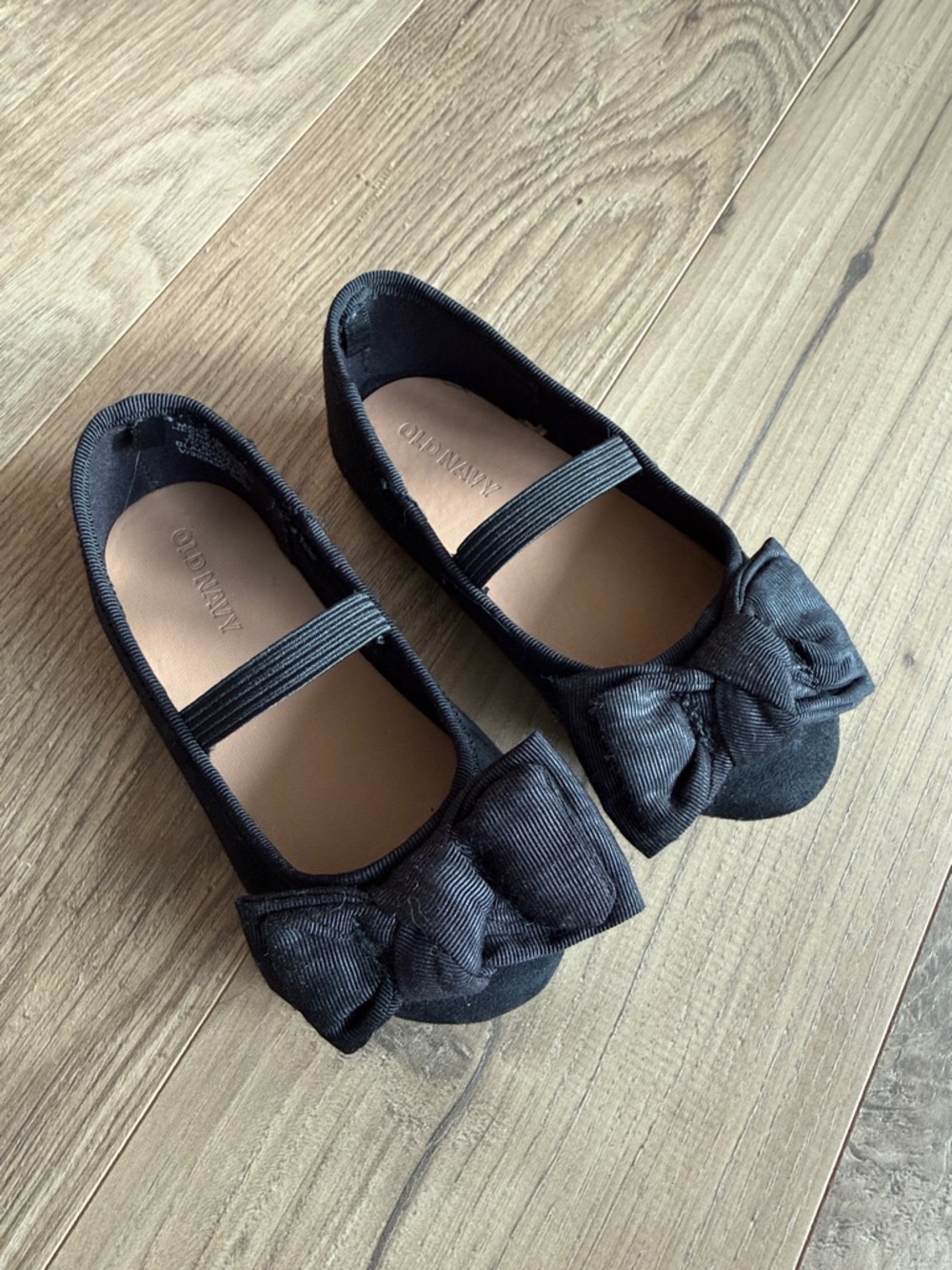 5/$25: Old Navy Toddler Flats size 7